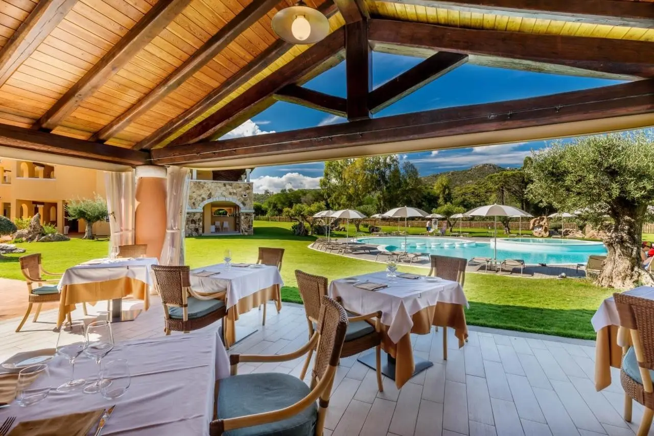 Basen w hotelu Hotel Marana