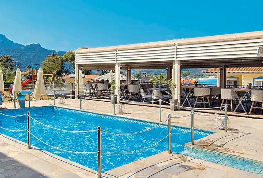 Basen w hotelu Hotel Ntinas Filoxenia