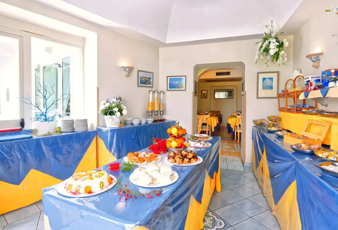 Restauracja i jedzenie w hotelu Hotel Punta Imperatore