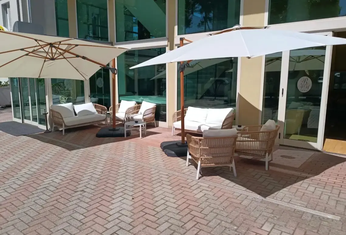 Basen w hotelu Hotel Rèmin Plaza