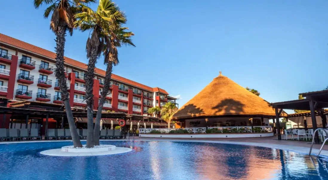 Basen w hotelu Hotel Smy Isla Cristina