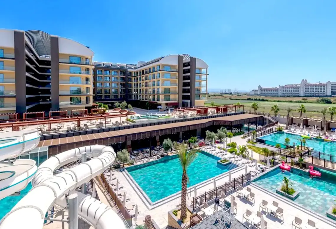 Basen w hotelu Hotel Sorgun Akadia Luxury