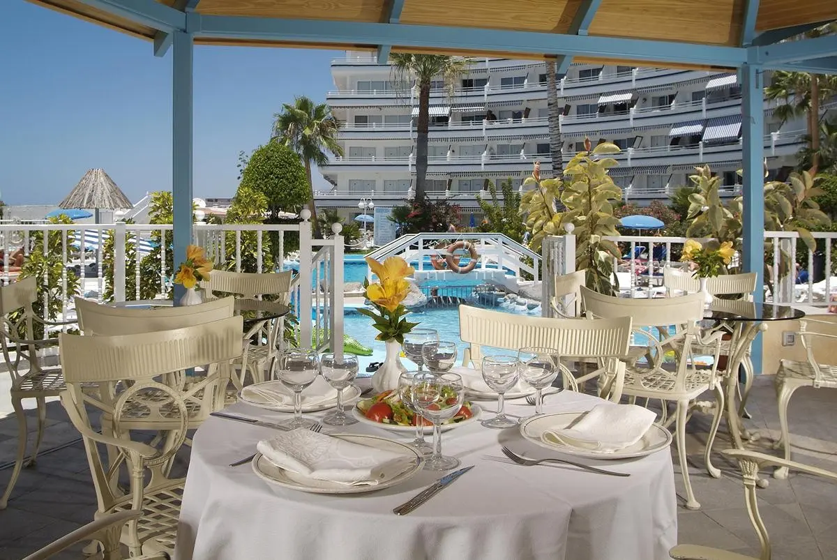 Hovima Atlantis — HOVIMA ATLANTIS