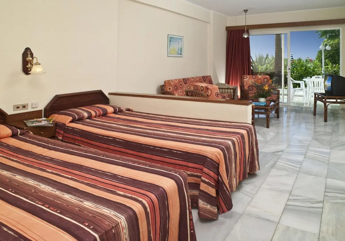 Hovima Atlantis — HOVIMA ATLANTIS