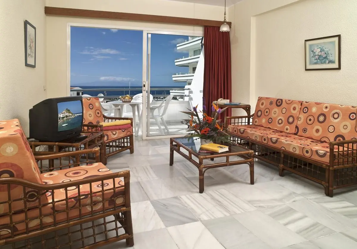 Hovima Atlantis — HOVIMA ATLANTIS