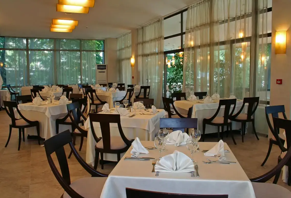 Restauracja i jedzenie w hotelu Hvd Lotos