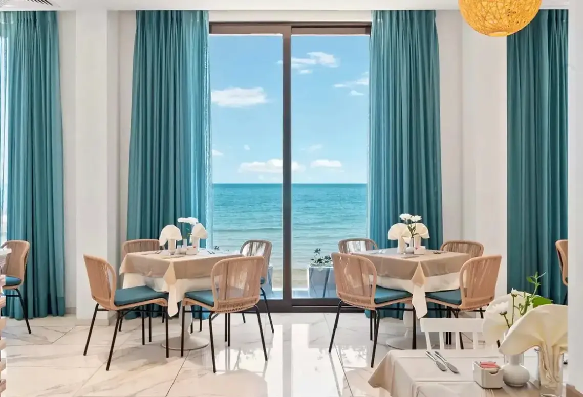Plaża przy hotelu Hvd Riviera Beach Hotel