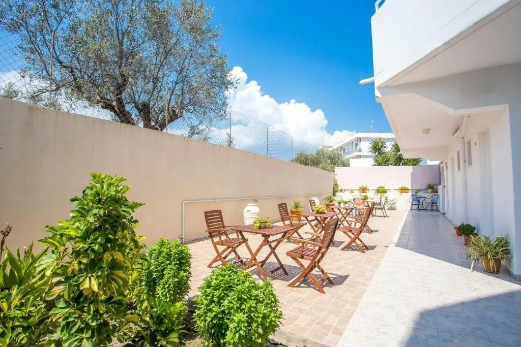 Restauracja i jedzenie w hotelu Iatridis Studios