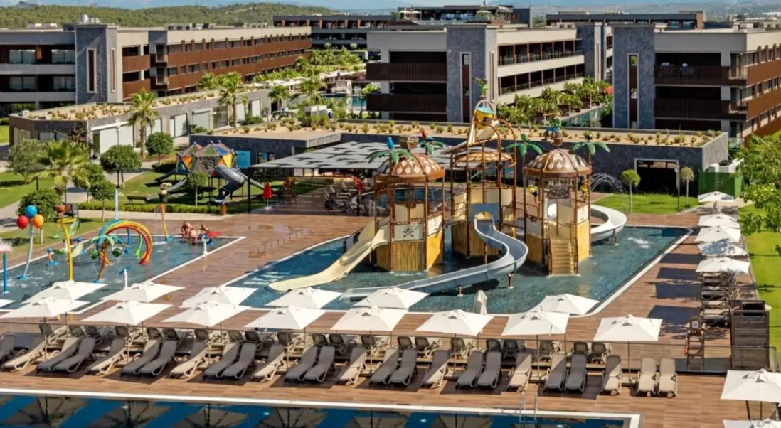 Basen w hotelu Jacaranda Luxury Resort