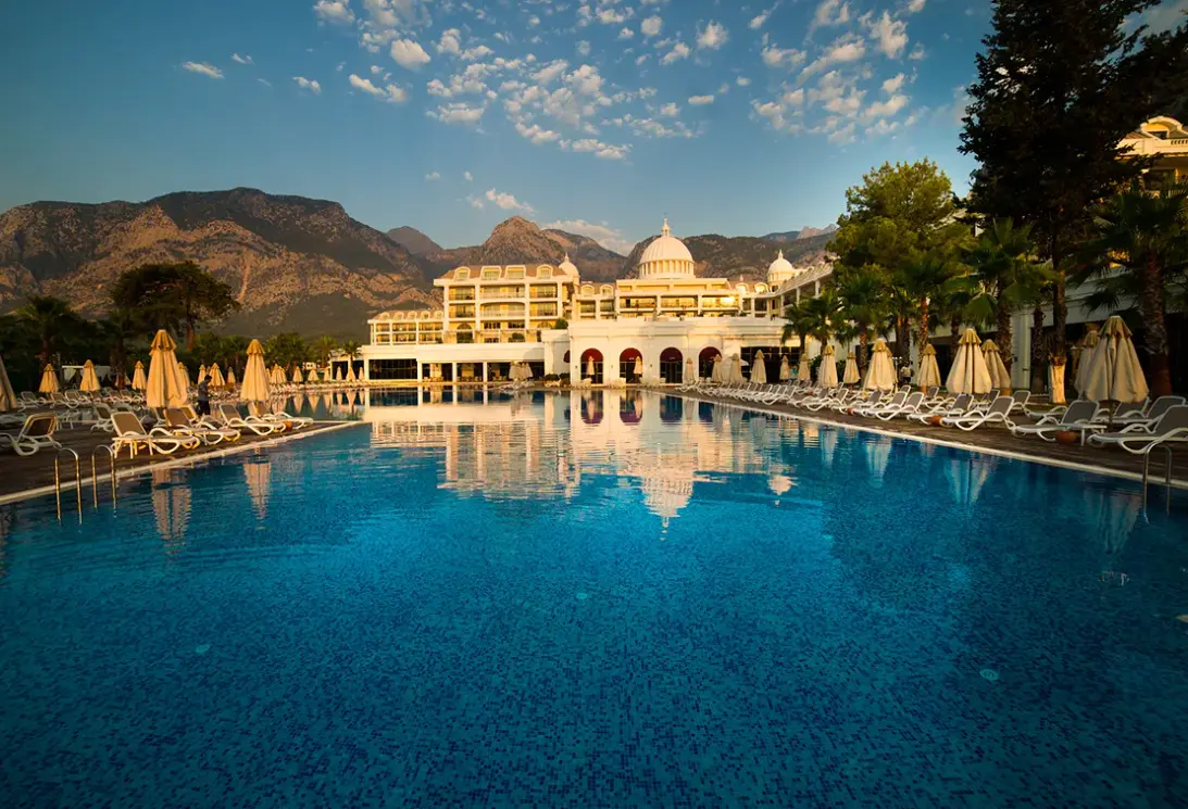 Basen w hotelu Juju Premier Palace