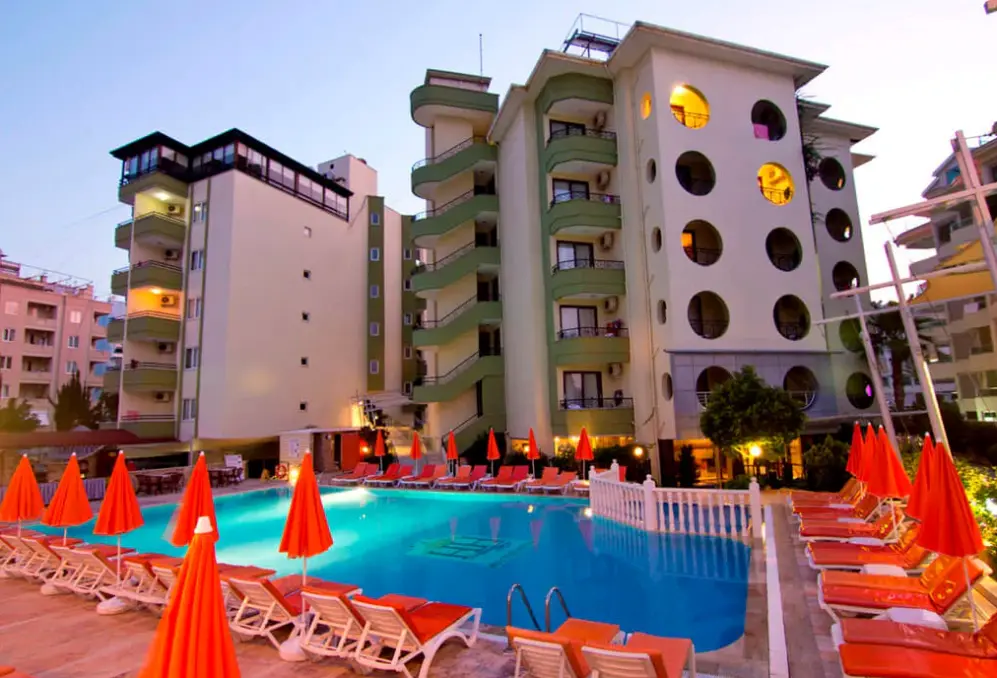 Basen w hotelu Kaila Krizantem Hotel