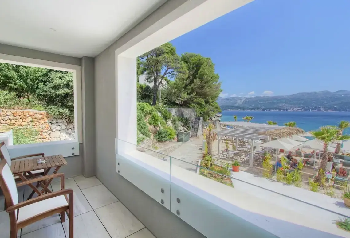 Widok z hotelu Kalamota Beach House