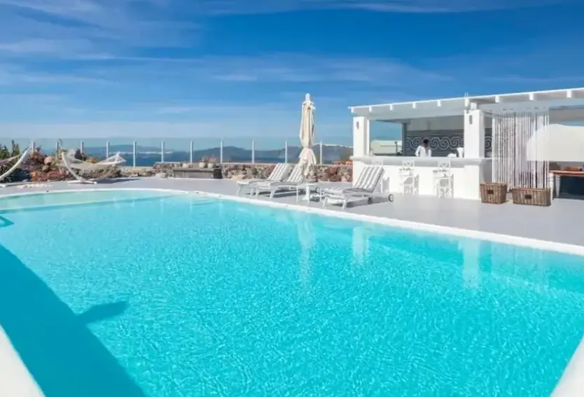 Basen w hotelu Kalestesia Suites