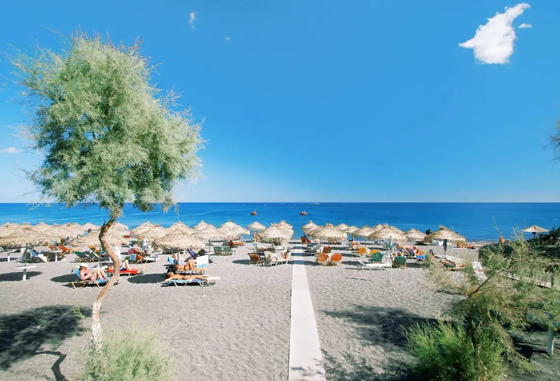 Plaża przy hotelu Kamari Blu Boutique Hotel