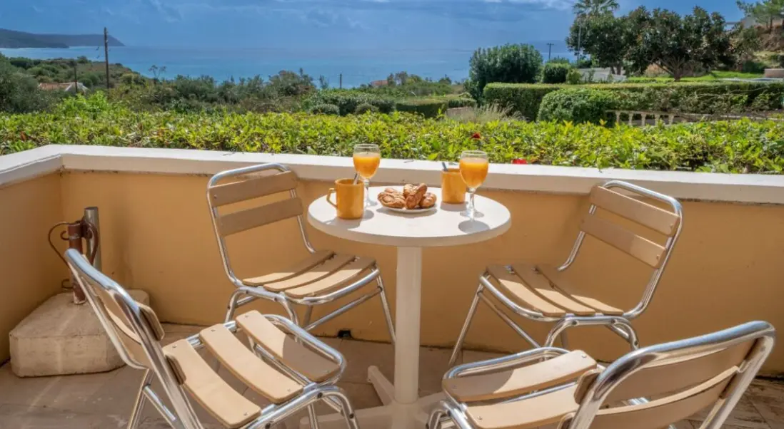 Pokój w hotelu Karavados Beach Hotel