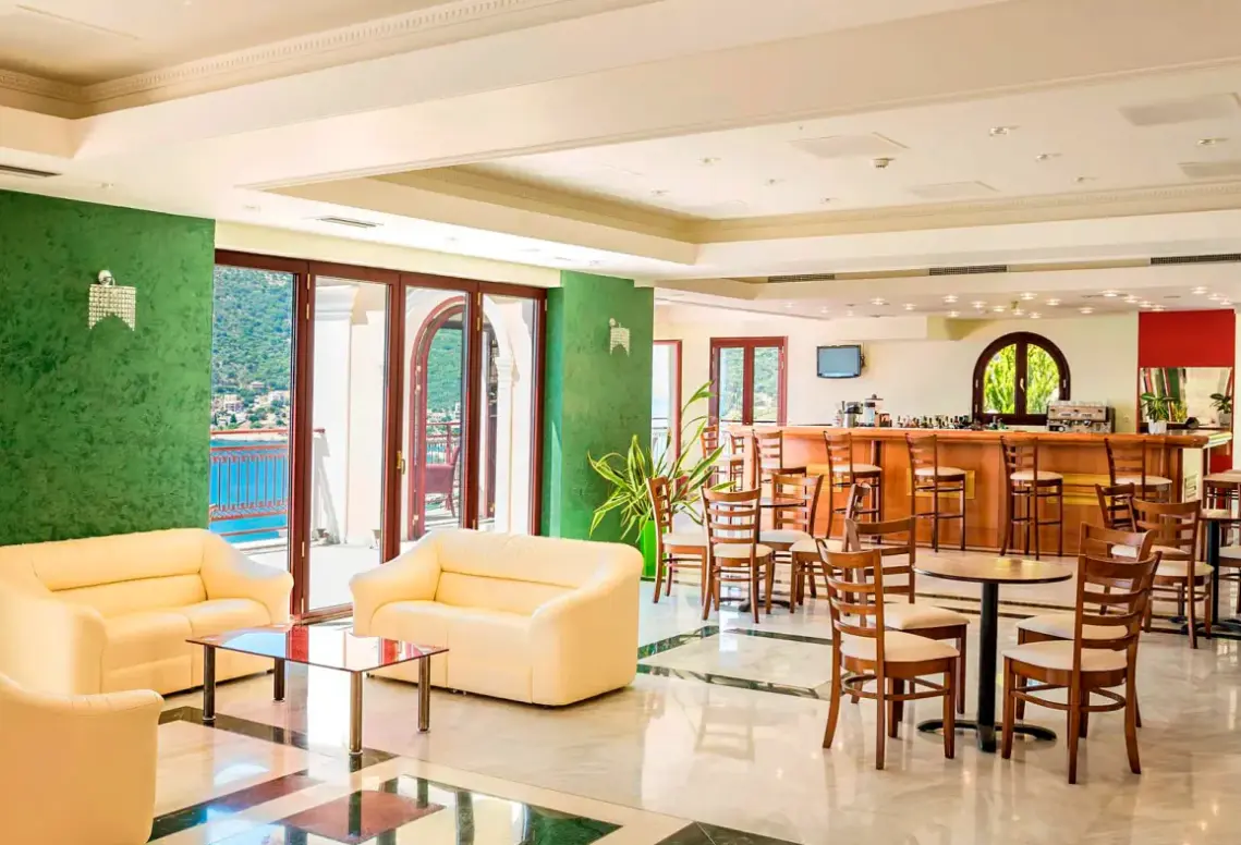 Restauracja i jedzenie w hotelu Kefalonia Bay Palace