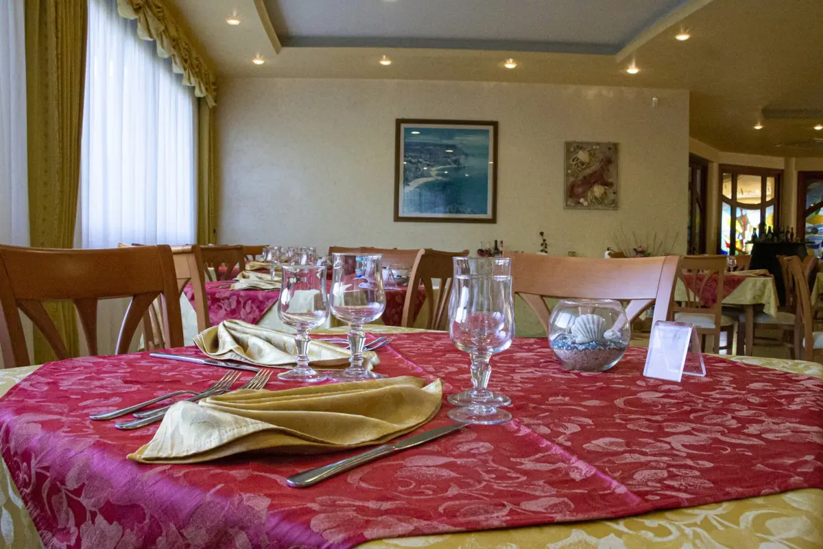 L' Ancora — L' ANCORA