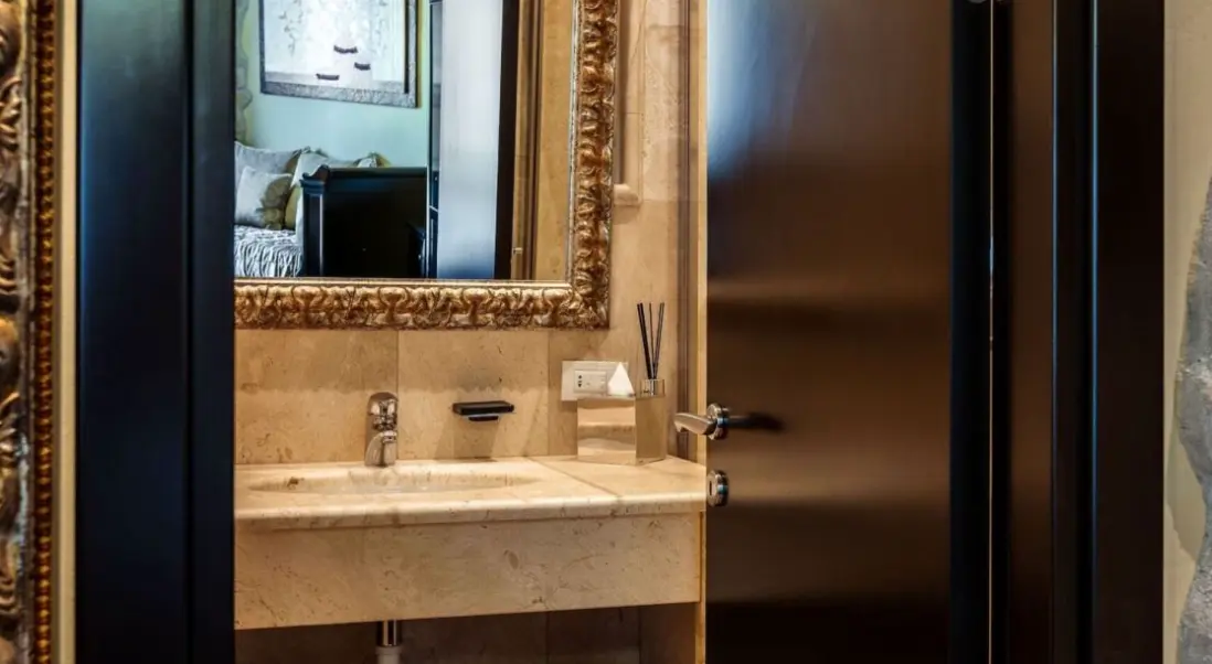 Łazienka w pokoju hotelu La Locanda del Conte Mameli