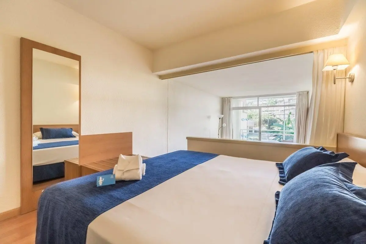 Lago Rojo — LAGO ROJO