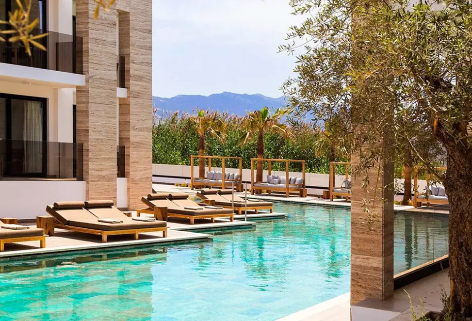 Basen w hotelu Lango Design Hotel & Spa