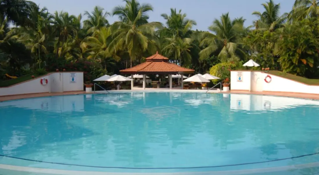 Basen w hotelu Lanka Princess