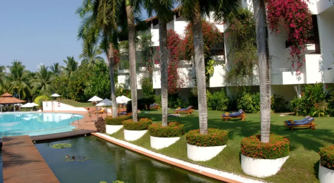 Basen w hotelu Lanka Princess