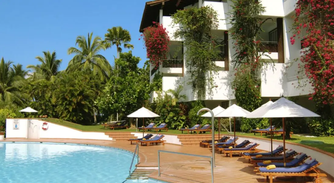 Basen w hotelu Lanka Princess