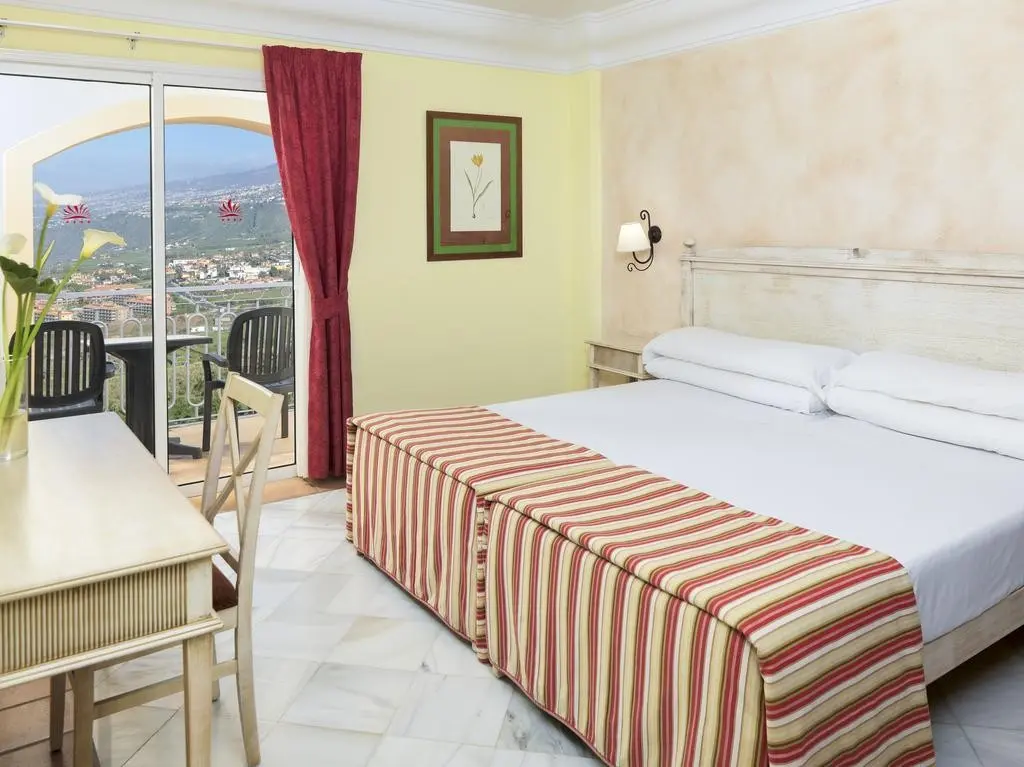 Las Aguilas — LAS AGUILAS