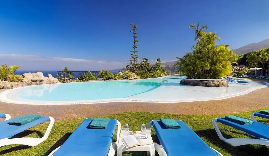 Las Aguilas — LAS AGUILAS