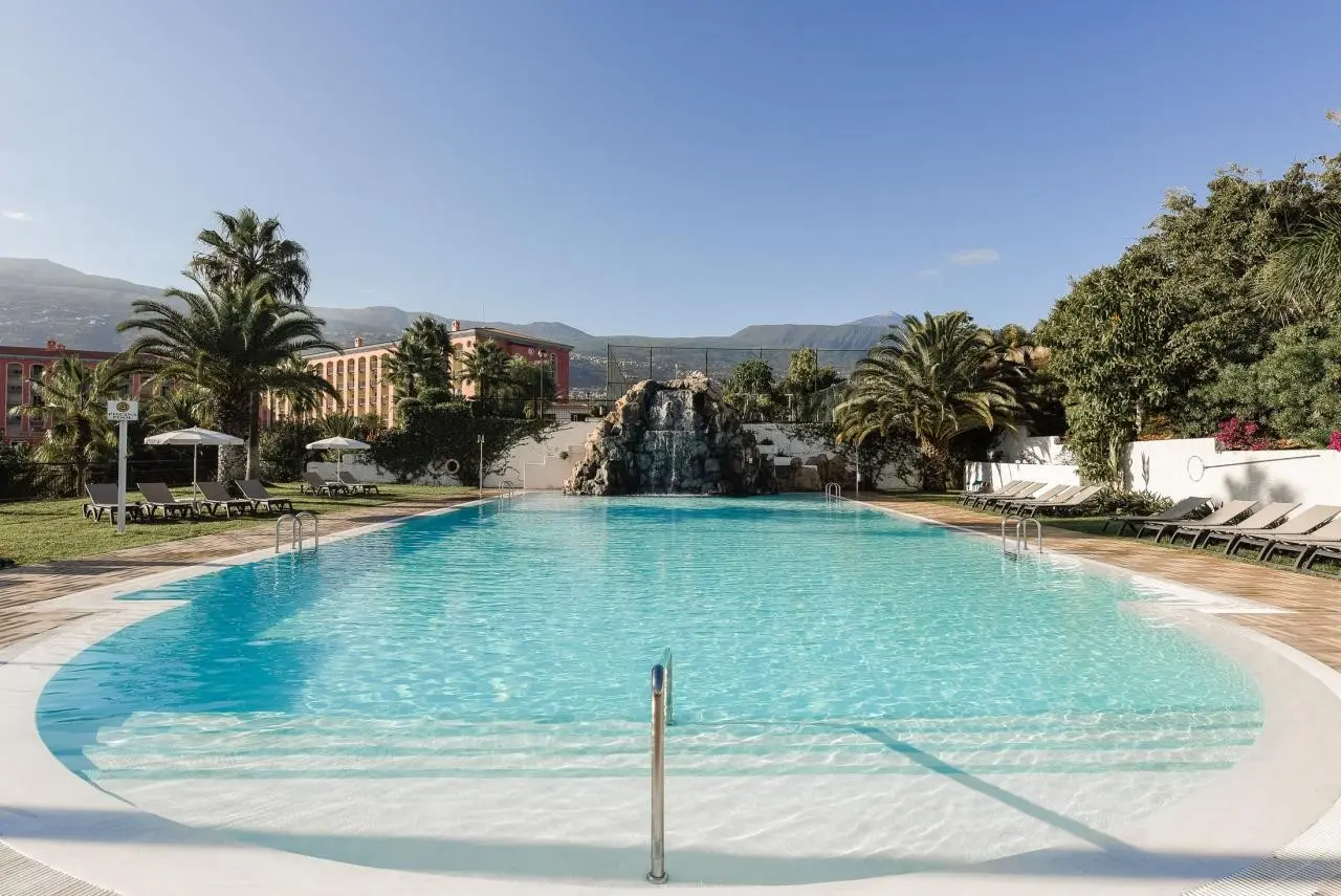 Las Aguilas — LAS AGUILAS