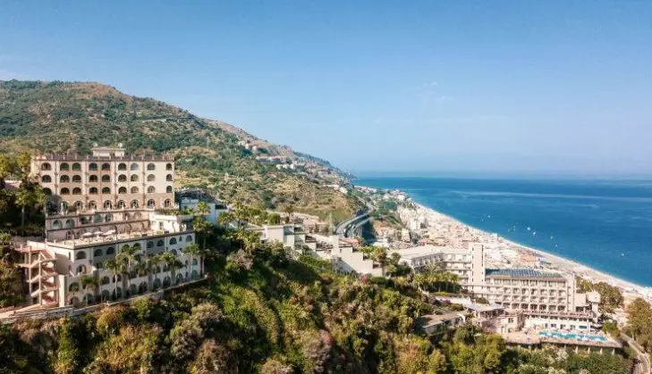 Widok z hotelu Le Terrazze - Olimpo