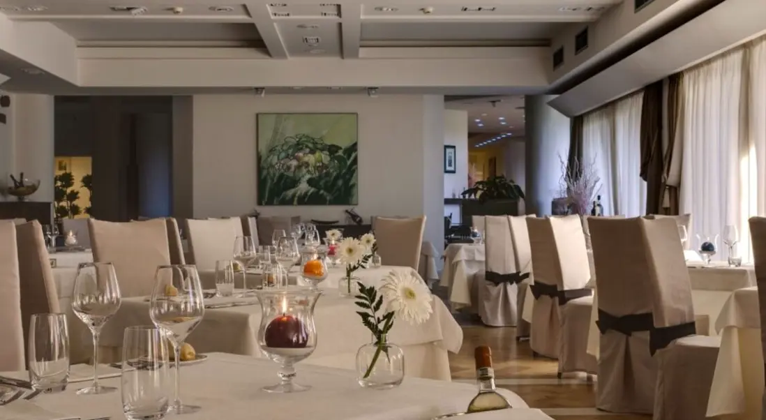 Restauracja i jedzenie w hotelu LEa Bianca Luxury Resort