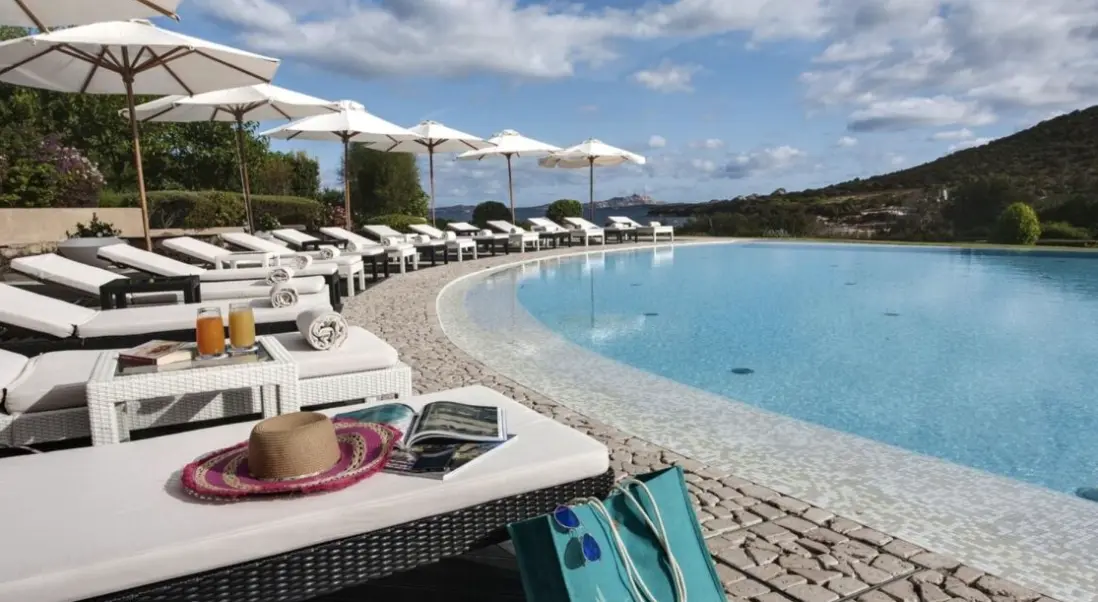 Basen w hotelu LEa Bianca Luxury Resort