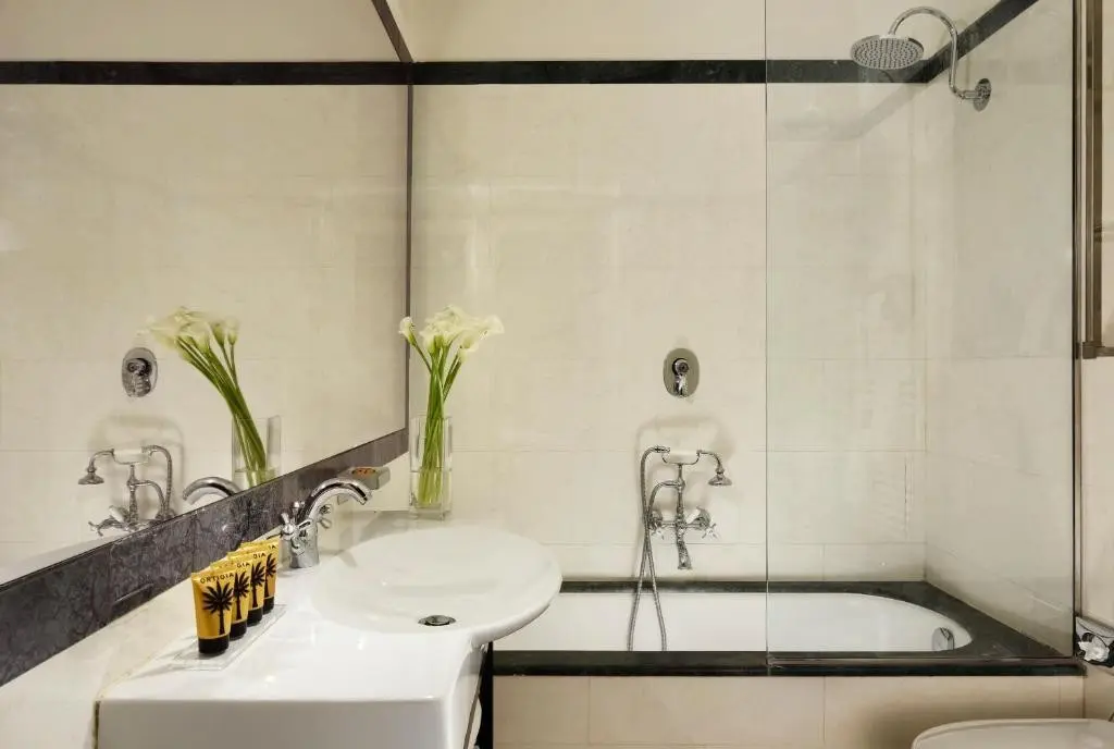 Leon'S Place — LEON'S PLACE