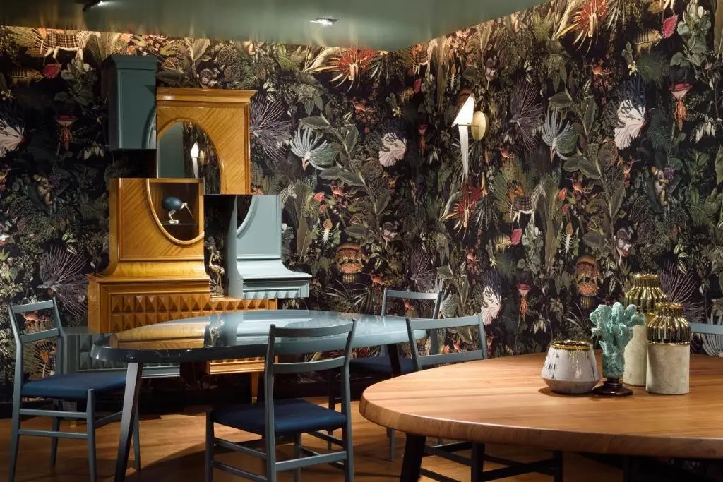 Leon'S Place — LEON'S PLACE