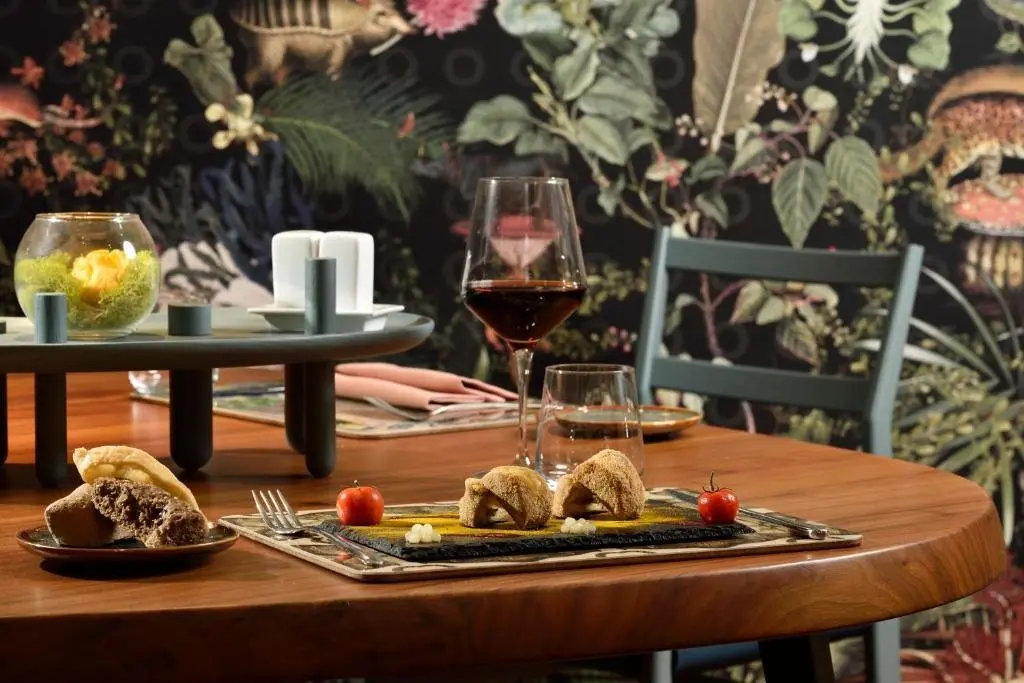 Leon'S Place — LEON'S PLACE