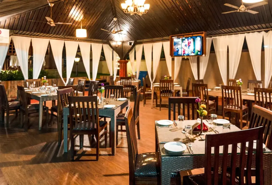 Restauracja i jedzenie w hotelu Leoney Resort