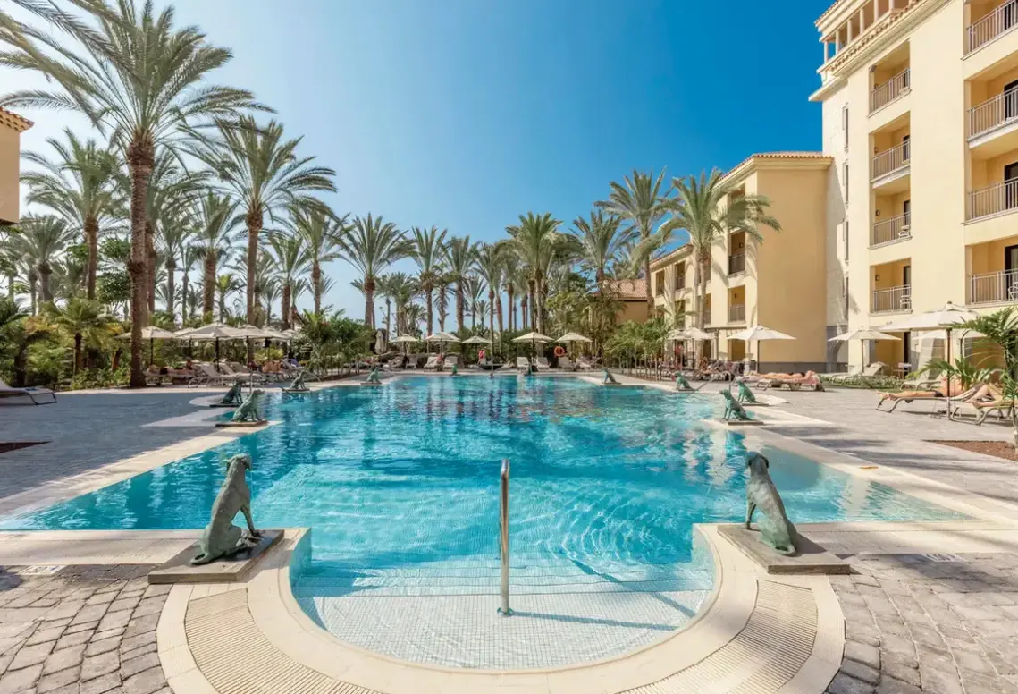 Basen w hotelu Lopesan Costa Meloneras