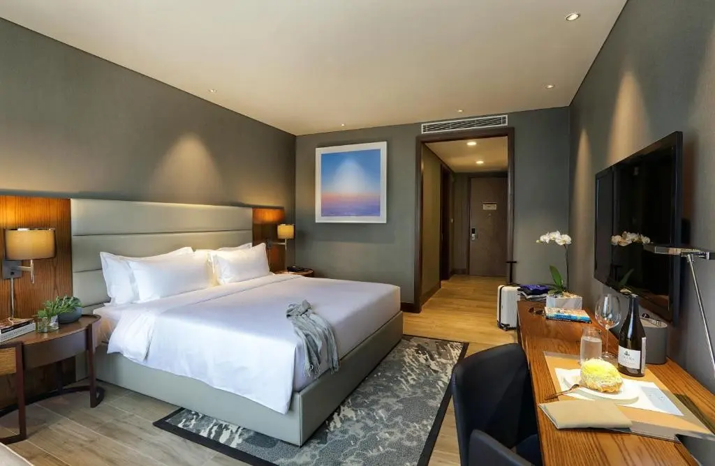 Makati Diamond — MAKATI DIAMOND