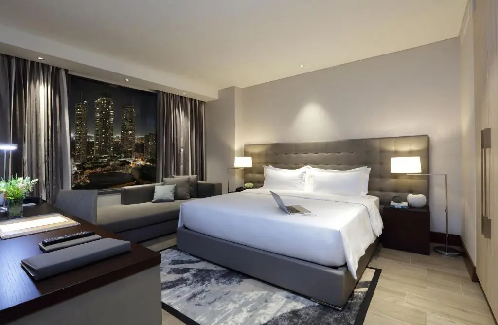 Makati Diamond — MAKATI DIAMOND