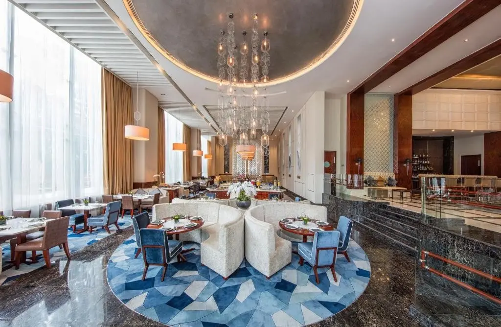 Makati Diamond — MAKATI DIAMOND