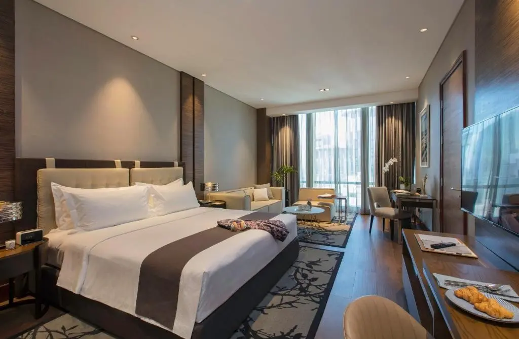 Makati Diamond — MAKATI DIAMOND