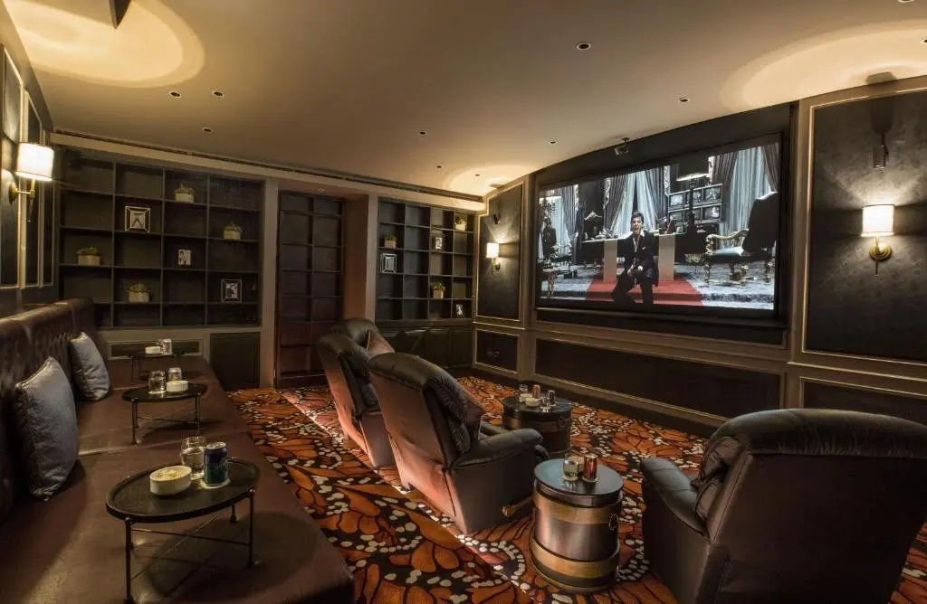 Makati Diamond — MAKATI DIAMOND