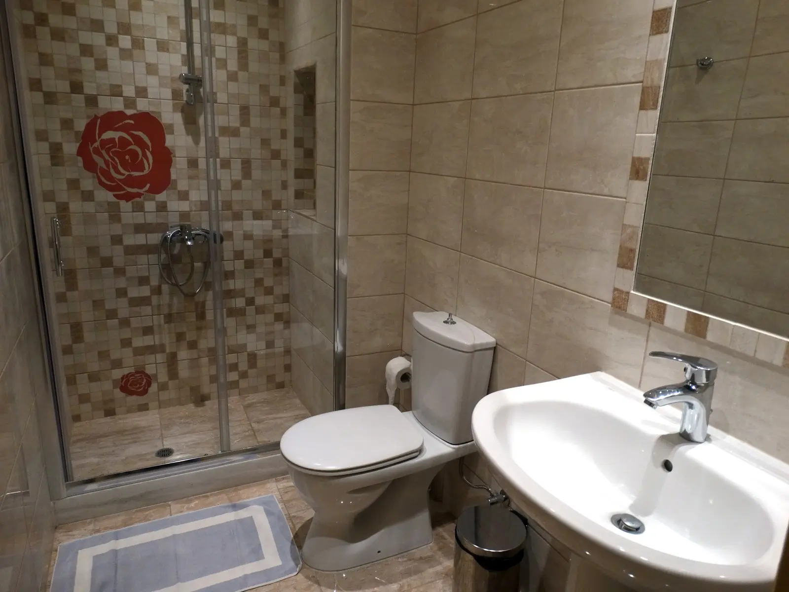 Makis Apartments — MAKIS APARTMENTS