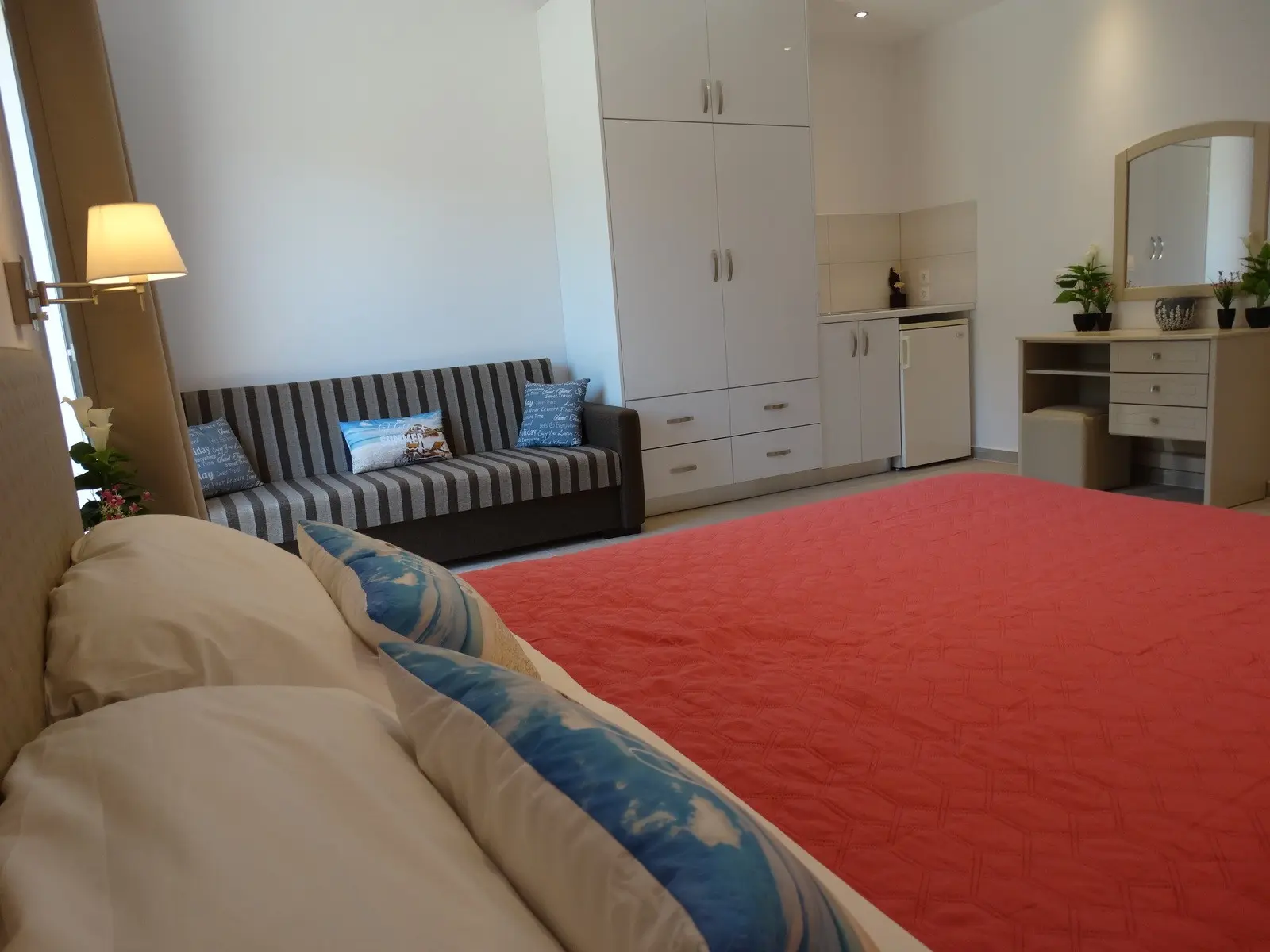 Makis Apartments — MAKIS APARTMENTS