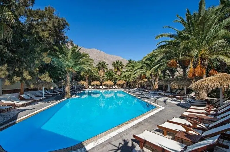 Basen w hotelu Meltemi Village