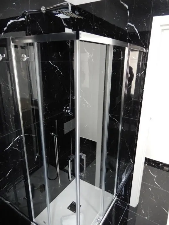 Middle Town Palace — MIDDLE TOWN PALACE