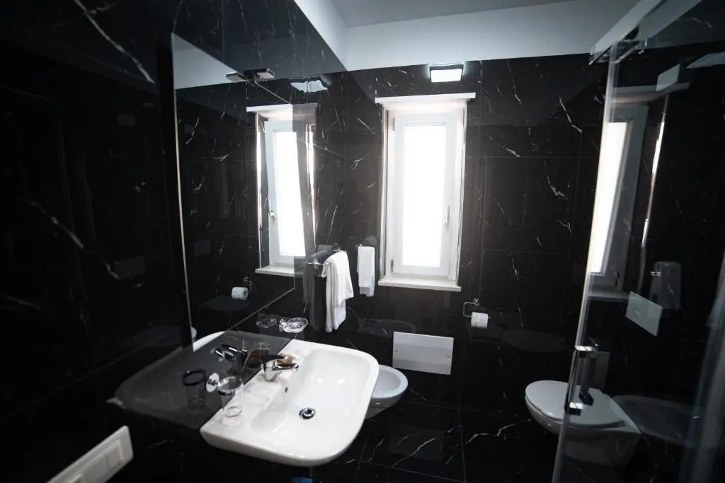 Middle Town Palace — MIDDLE TOWN PALACE