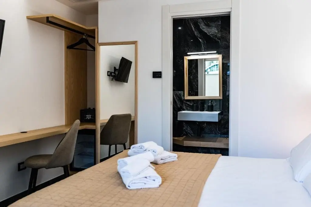 Middle Town Palace — MIDDLE TOWN PALACE