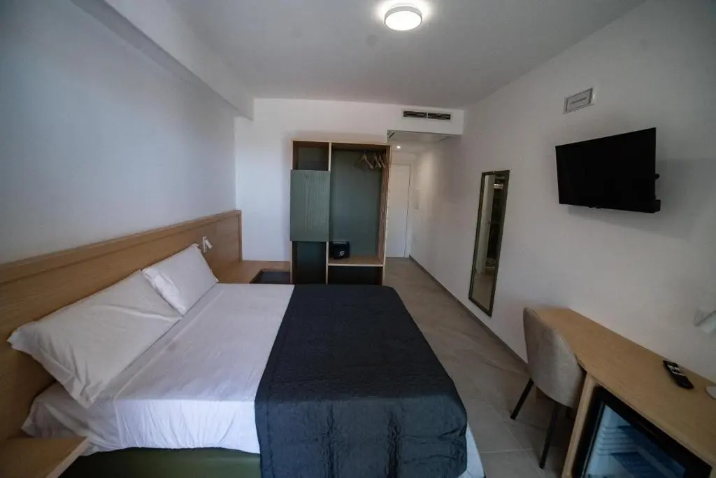 Middle Town Palace — MIDDLE TOWN PALACE